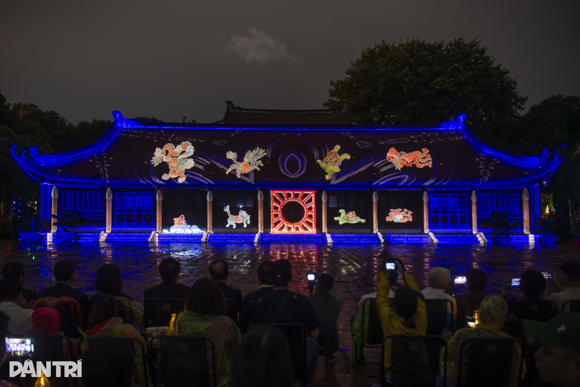 Văn Miếu - Quốc Tử Giám huyền ảo trong tour đêm Tinh hoa đạo học - 13 Văn Miếu - Quốc Tử Giám huyền ảo trong tour đêm Tinh hoa đạo học - 13