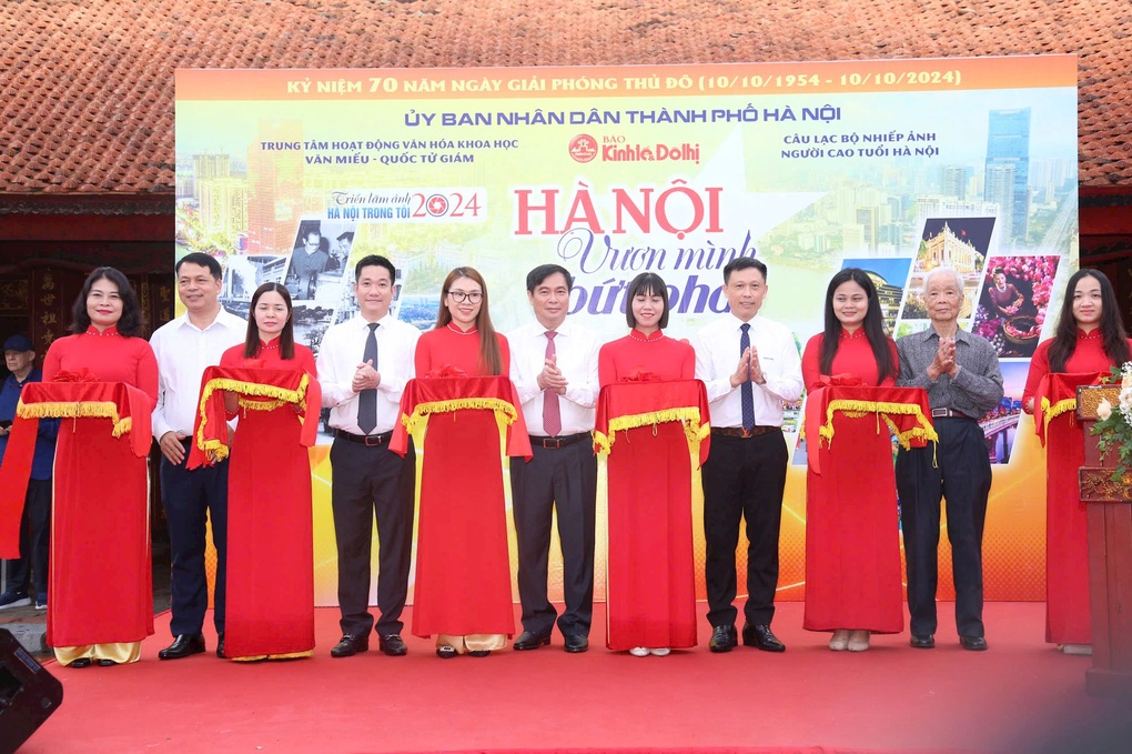 80 bức ảnh được trưng bày tại triển lãm Hà Nội vươn mình bứt phá - 1 80 bức ảnh được trưng bày tại triển lãm Hà Nội vươn mình bứt phá - 1