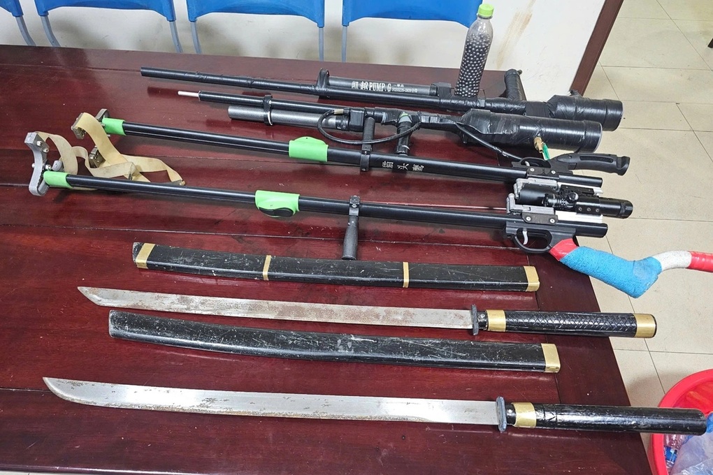 18 thanh thiếu niên mang vũ khí hỗn chiến trong đêm - 2 18 thanh thiếu niên mang vũ khí hỗn chiến trong đêm - 2