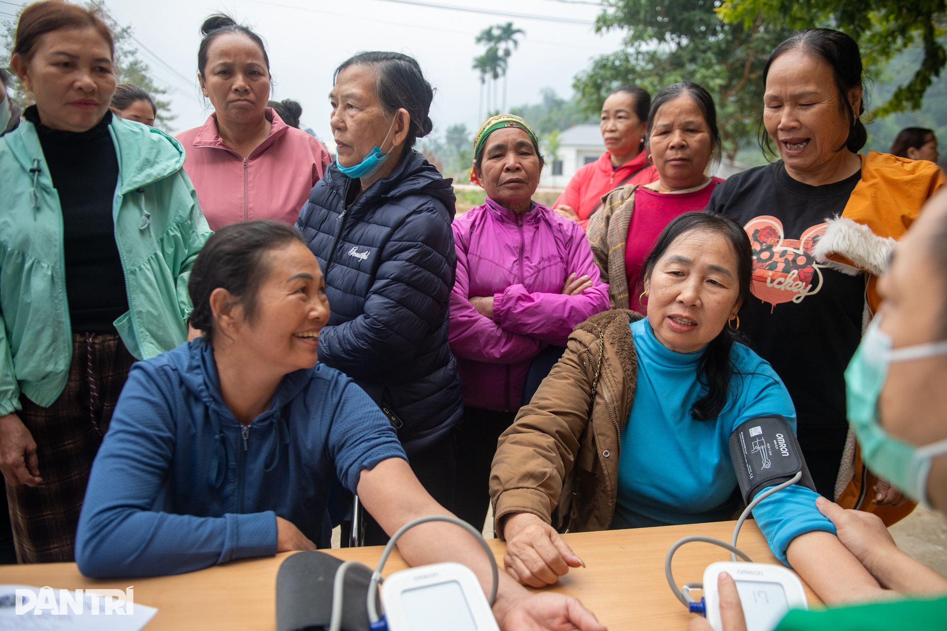 “Người dân mong các bác sĩ như mong nắng sau bão” - 2 “Người dân mong các bác sĩ như mong nắng sau bão” - 2