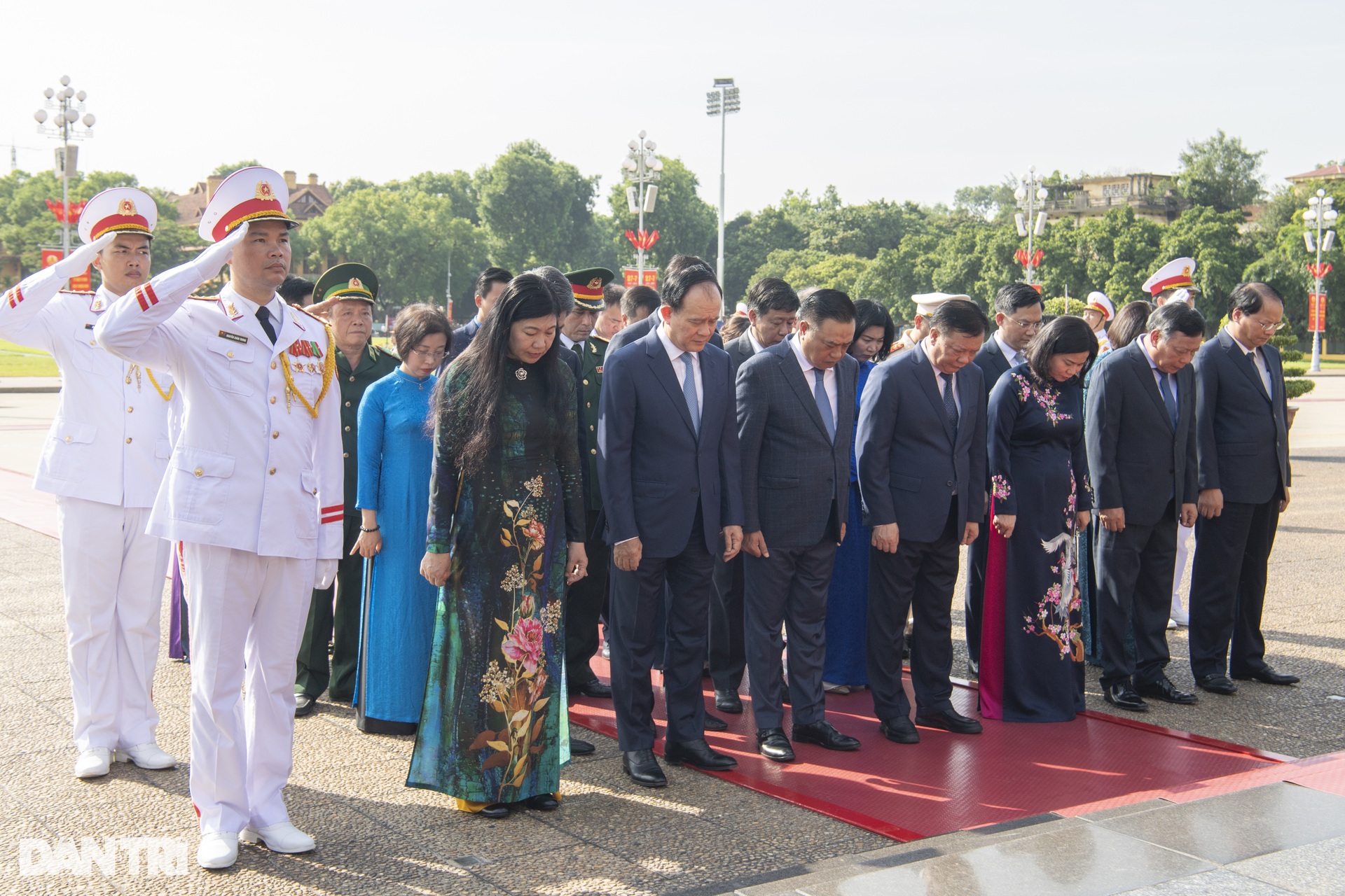 Lãnh đạo Đảng, Nhà nước dâng hương tưởng niệm các anh hùng liệt sĩ - 11 Lãnh đạo Đảng, Nhà nước dâng hương tưởng niệm các anh hùng liệt sĩ - 11