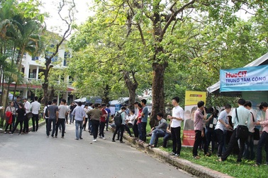 Hơn 1.500 sinh viên Đại học Khoa học Huế hào hứng tìm việc làm