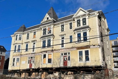 Canada: Dùng 700 bánh xà phòng di chuyển tòa nhà 220 tấn