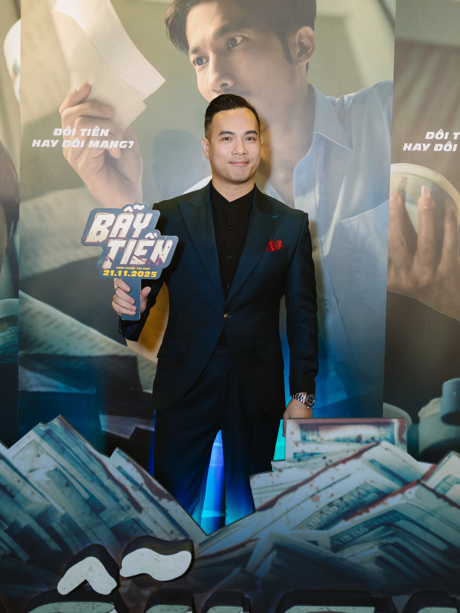 Tiếp viên gợi cảm Trâm Anh và Trương Thế Vinh né tránh nhau trên thảm đỏ - 5