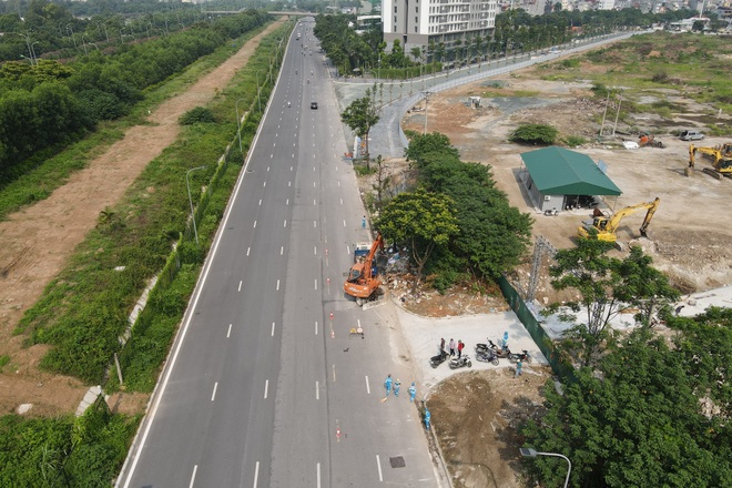 Dọn gần 200 tấn rác thải dọc đại lộ Thăng Long sau phản ánh của báo Dân trí - 5 Dọn gần 200 tấn rác thải dọc đại lộ Thăng Long sau phản ánh của báo Dân trí - 5