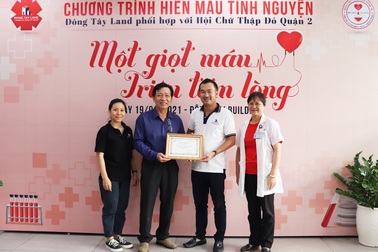 Hàng trăm tình nguyện viên Đông Tây Land tham gia hiến máu nhân đạo