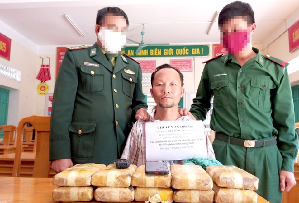 Đối tượng người Lào mang theo 60 ngàn viên ma túy vượt biên vào Việt Nam - 1 Đối tượng người Lào mang theo 60 ngàn viên ma túy vượt biên vào Việt Nam - 1