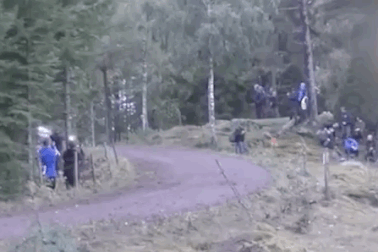 World Rally Champion - Đường đua với những tai nạn bất ngờ