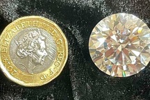 Viên kim cương giá gần 3 triệu USD suýt bị vứt vào thùng rác