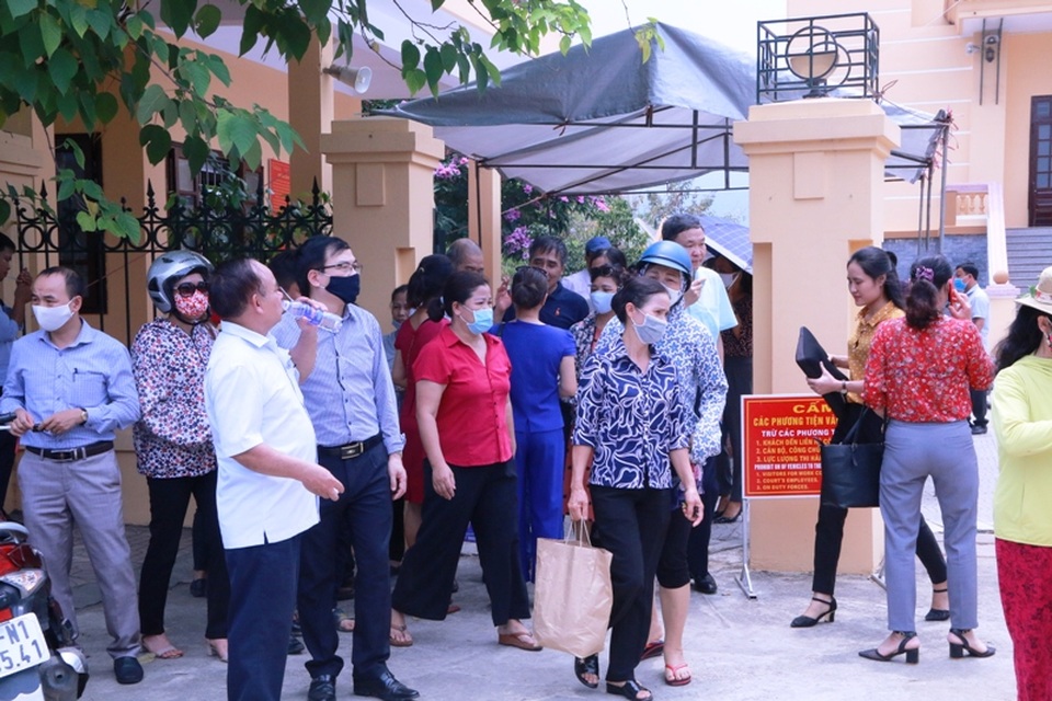 Vụ gian lận điểm thi Hòa Bình: Hai bị cáo không đồng ý tội danh bị truy tố - 5 Vụ gian lận điểm thi Hòa Bình: Hai bị cáo không đồng ý tội danh bị truy tố - 5