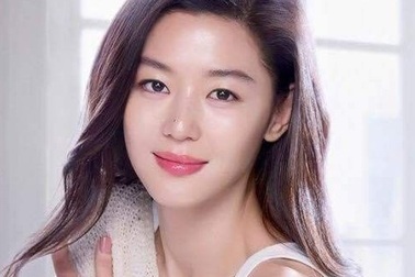 Song Hye Kyo, Jeon Ji Hyun bị chỉ trích vì không ủng hộ dịch Covid-19