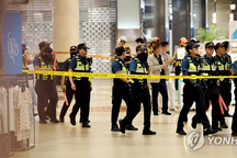 Lao xe, đâm dao hàng loạt gần Seoul, 13 người bị thương