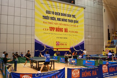 Hơn 300 VĐV tham dự giải bóng bàn Thiếu niên, nhi đồng