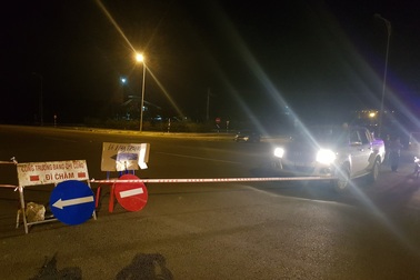 Tuyến đường từ Nha Trang đi sân bay quốc tế Cam Ranh vẫn bị phong tỏa