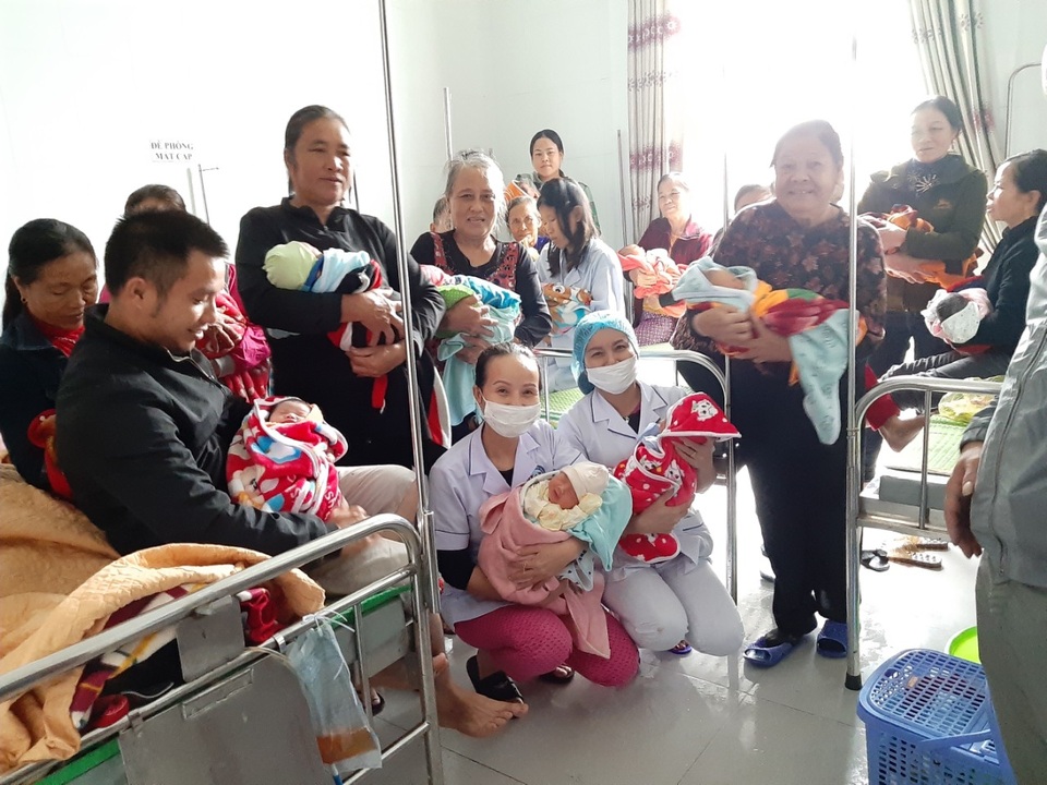 Bộ Y tế gửi thư khen các bác sĩ Hà Tĩnh đỡ đẻ cho 20 thai nhi trong mưa lũ - 2 Bộ Y tế gửi thư khen các bác sĩ Hà Tĩnh đỡ đẻ cho 20 thai nhi trong mưa lũ - 2