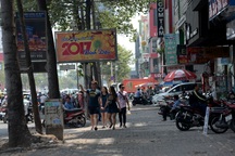 "Cuộc chiến" giành lại vỉa hè: Nơi thông thoáng, nơi bị "tái chiếm"