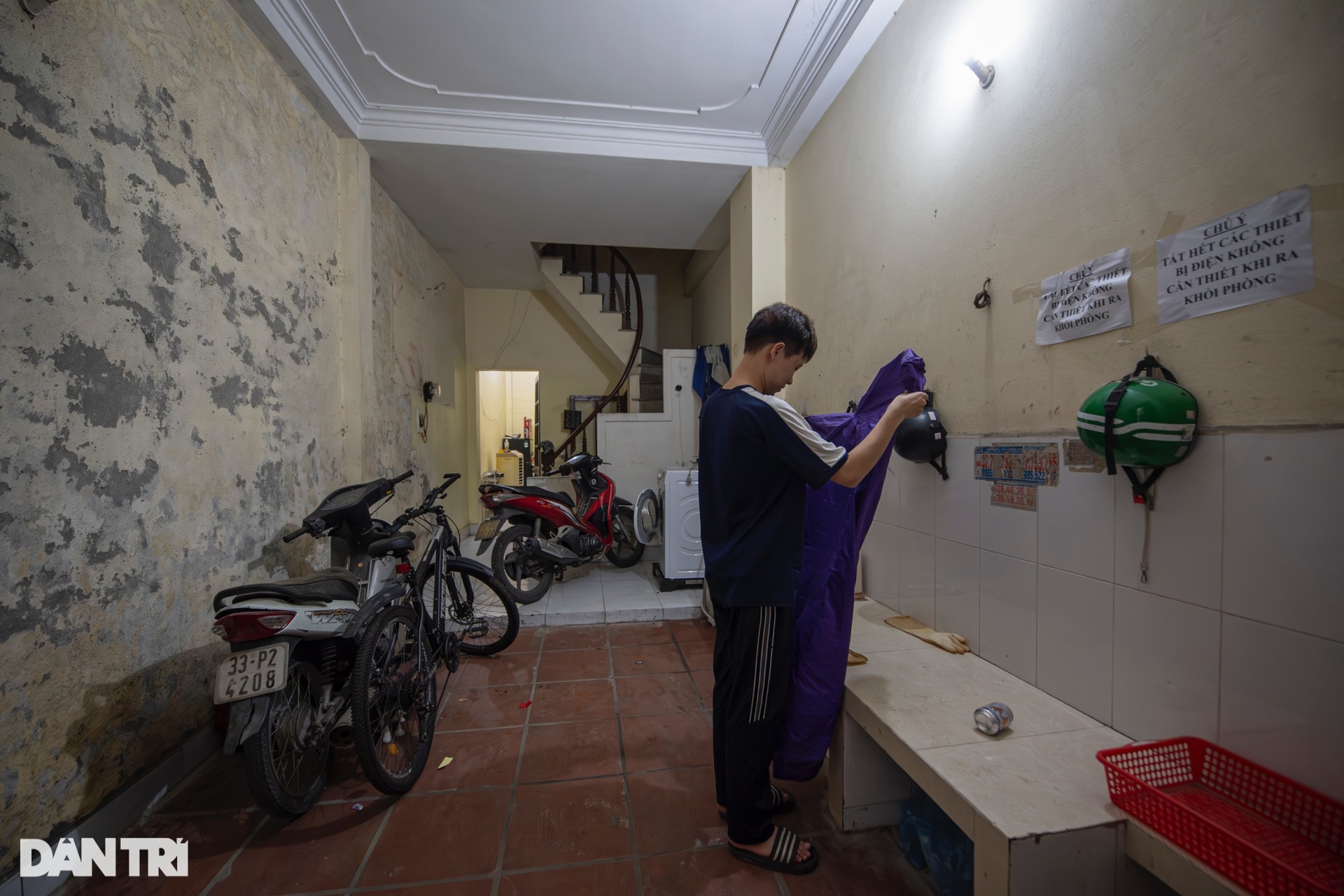 Cuộc sống bên trong những khu nhà trọ giá rẻ giữa Thủ đô - 15 Cuộc sống bên trong những khu nhà trọ giá rẻ giữa Thủ đô - 15