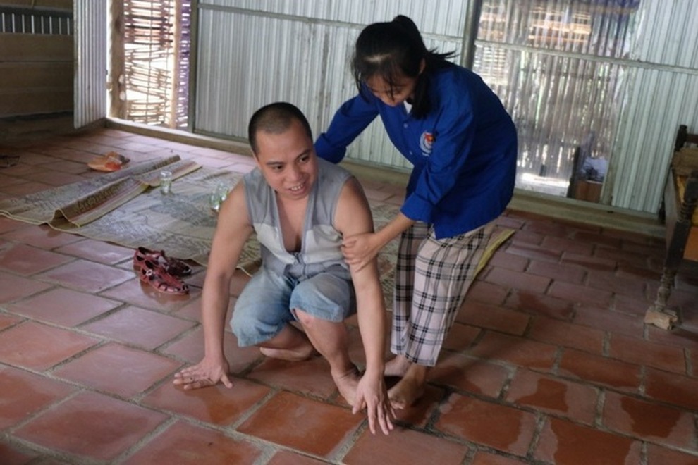 Nữ sinh chăn bò thuê mang cả bầu trời ước mơ tới giảng đường đại học - 2 Nữ sinh chăn bò thuê mang cả bầu trời ước mơ tới giảng đường đại học - 2