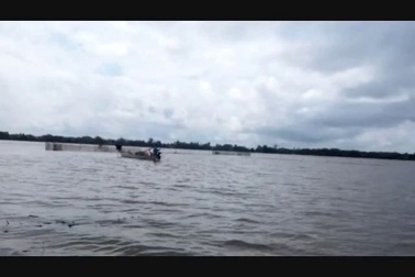 Bà con vùng lũ miền Tây vất vả mưu sinh mùa lũ muộn