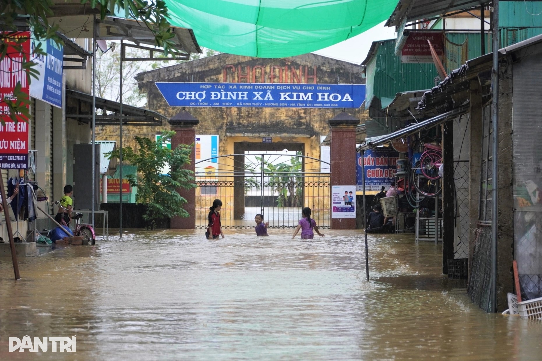 Nơi người dân trắng đêm canh nước, chạy lũ 2 lần trong 4 ngày - 2 Nơi người dân trắng đêm canh nước, chạy lũ 2 lần trong 4 ngày - 2
