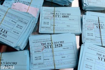 Dân Sài Gòn xếp hàng nhận phiếu đi chợ mùa dịch như thời bao cấp