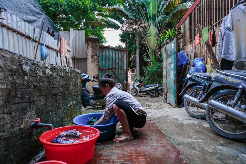 “Chuyện tình ri-đô” và cuộc sống của 25 công nhân trong “biệt thự triệu đô” ở Hà Nội - 10 “Chuyện tình ri-đô” và cuộc sống của 25 công nhân trong “biệt thự triệu đô” ở Hà Nội - 10