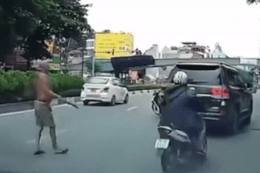 Tạm giữ hình sự "tiểu lý phi đao" trên phố Hà Nội