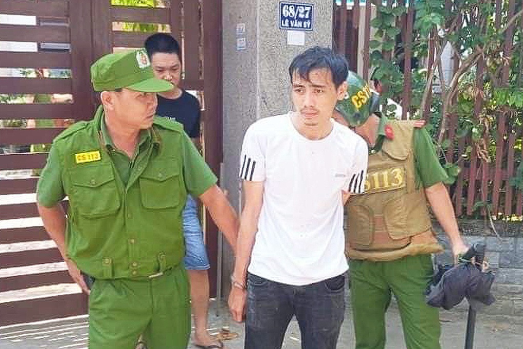 Nam thanh niên lao vào cửa hàng để sát hại vợ cũ - 2 Nam thanh niên lao vào cửa hàng để sát hại vợ cũ - 2