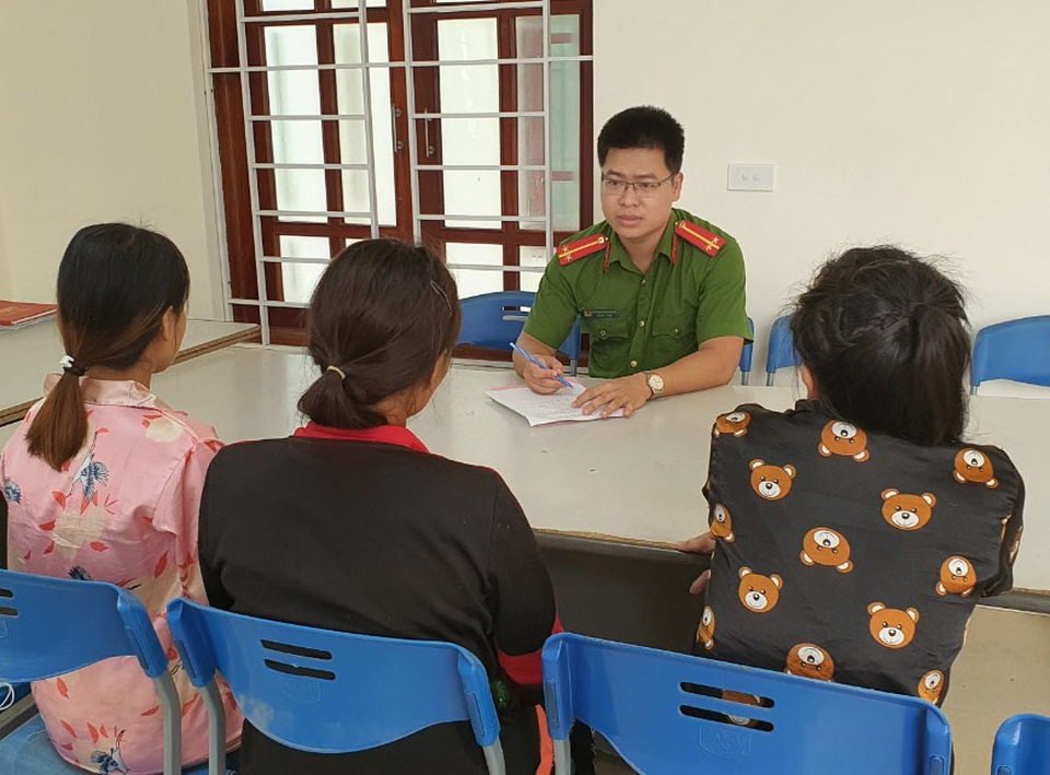 Buồn chuyện tình cảm, 3 phụ nữ sang Trung Quốc bán bào thai - 1 Buồn chuyện tình cảm, 3 phụ nữ sang Trung Quốc bán bào thai - 1
