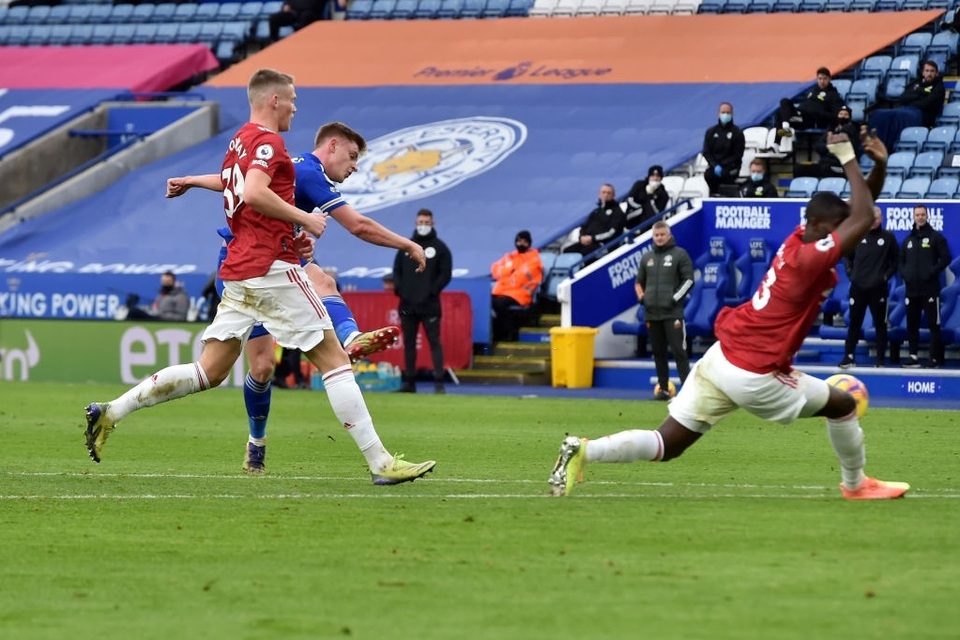 Hàng thủ lỏng lẻo, Man Utd tuột chiến thắng trước Leicester - 8 Hàng thủ lỏng lẻo, Man Utd tuột chiến thắng trước Leicester - 8