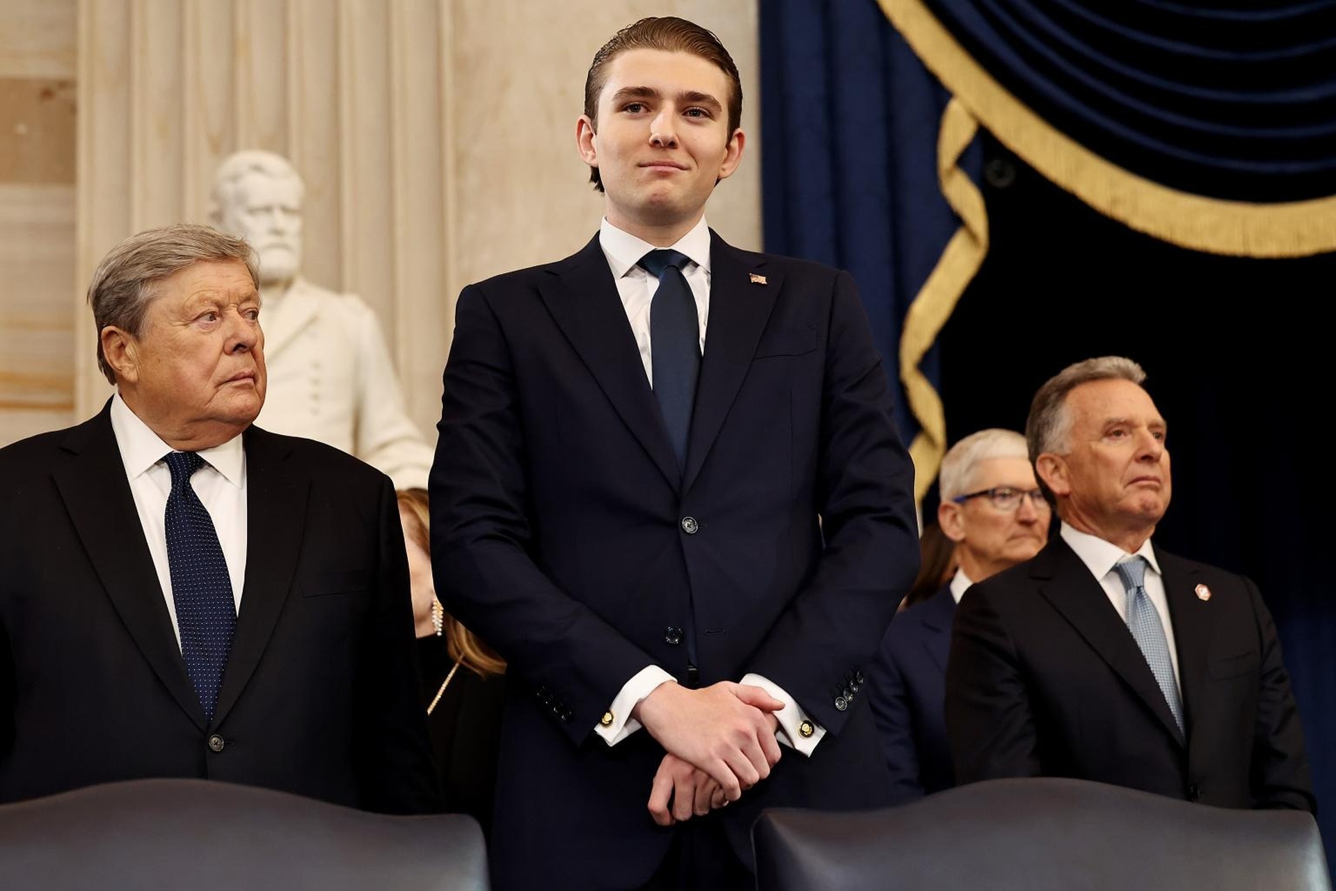 Barron Trump lần đầu xuất hiện ở trường ĐH ở vị trí con trai Tổng thống Mỹ - 7 Barron Trump lần đầu xuất hiện ở trường ĐH ở vị trí con trai Tổng thống Mỹ - 7