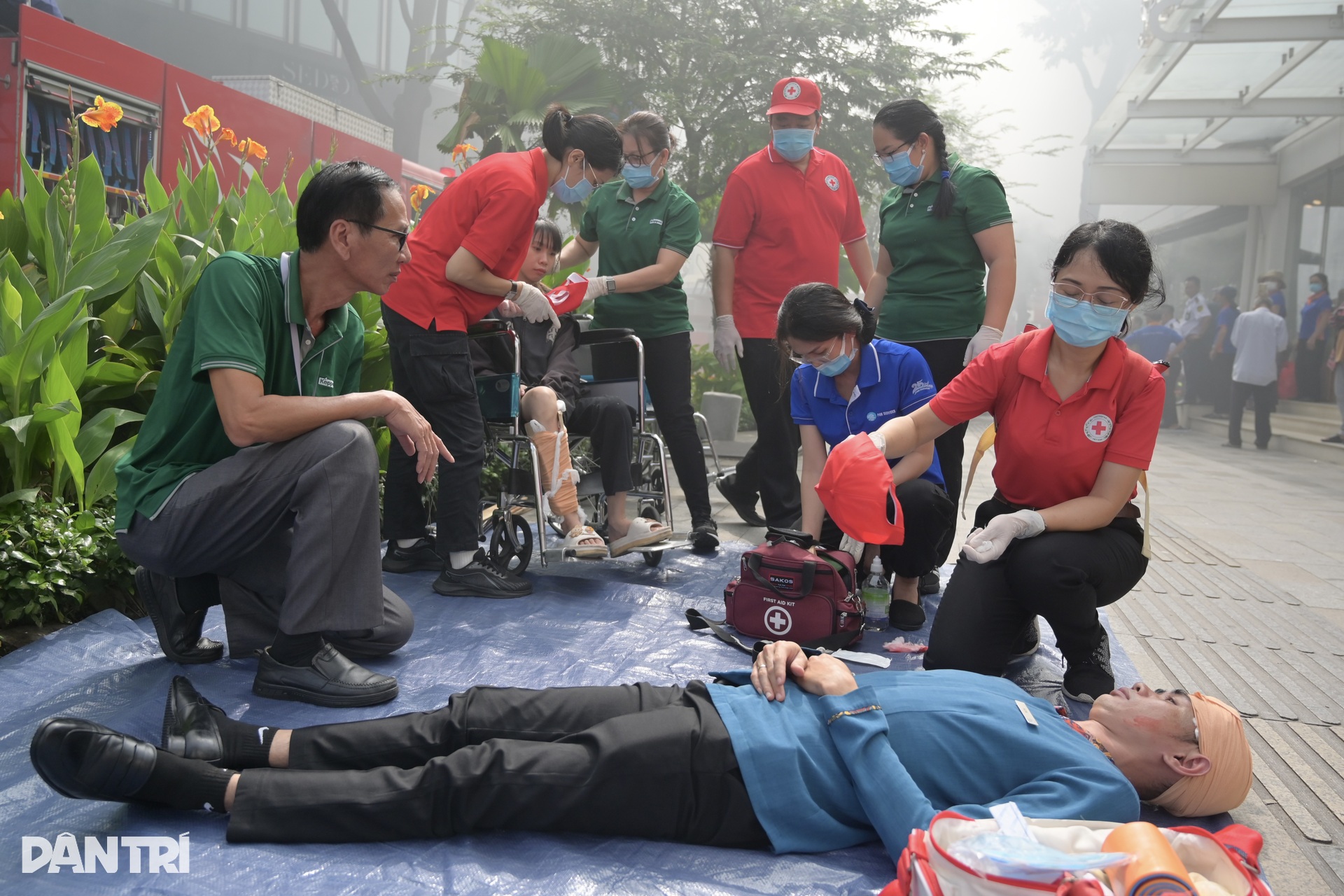 Hơn 1.300 người tham gia diễn tập chữa cháy tại tòa nhà ở trung tâm TPHCM - 4 Hơn 1.300 người tham gia diễn tập chữa cháy tại tòa nhà ở trung tâm TPHCM - 4