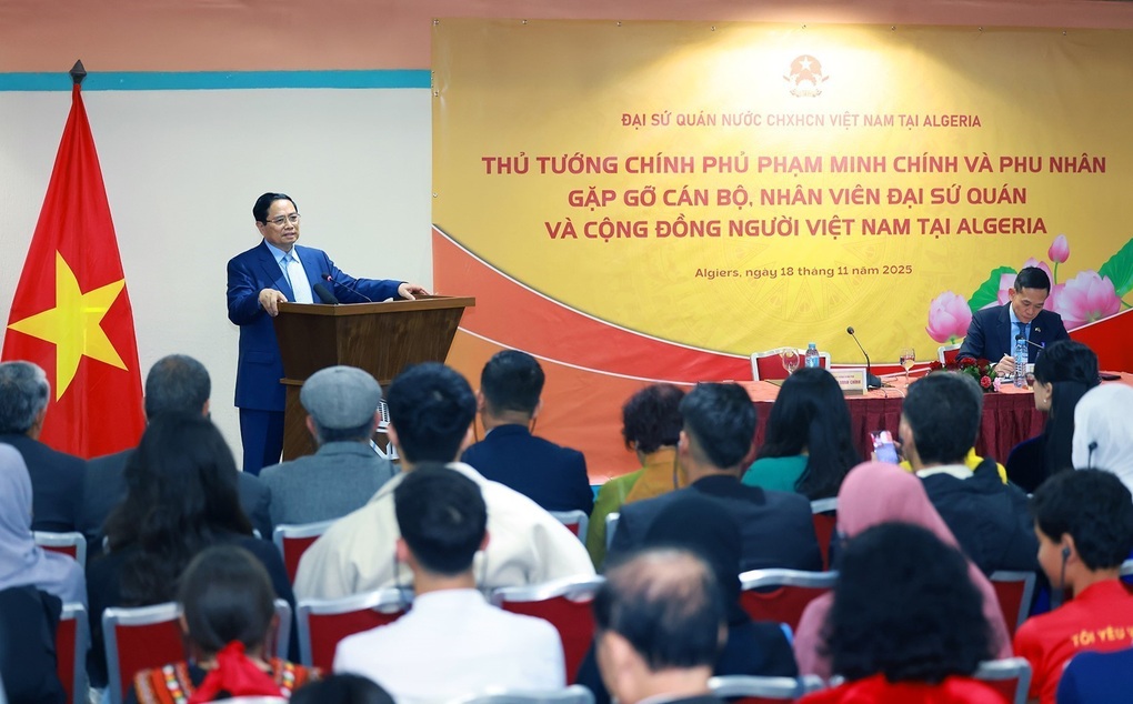 Statsminister Pham Minh Chinh møter det vietnamesiske samfunnet i Algerie - 2 Thủ tướng Phạm Minh Chính gặp mặt cộng đồng người Việt Nam tại Algeria - 2