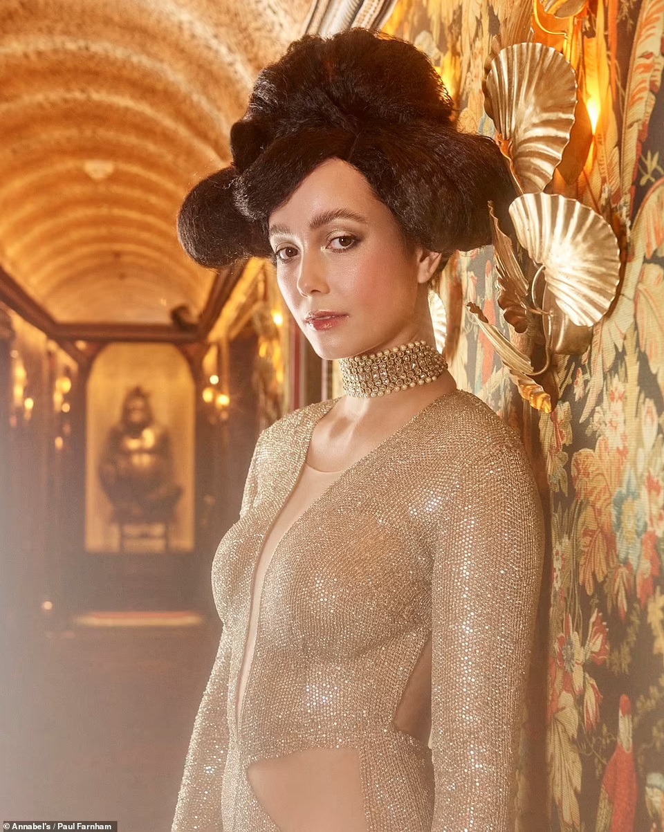 Những nhan sắc vàng ròng bước ra từ siêu phẩm hội họa - 6