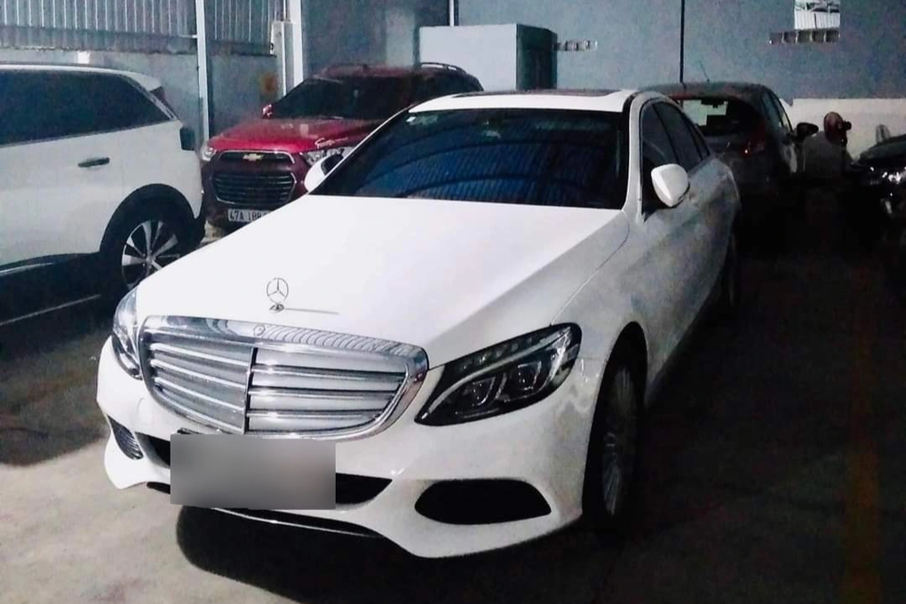 Xe Mercedes nguyên bản bị trượt đăng kiểm vì mặt ca-lăng khác ảnh công bố |  Báo Dân trí