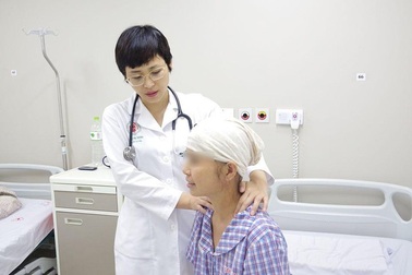 Người bệnh ung thư nên ăn thế nào?