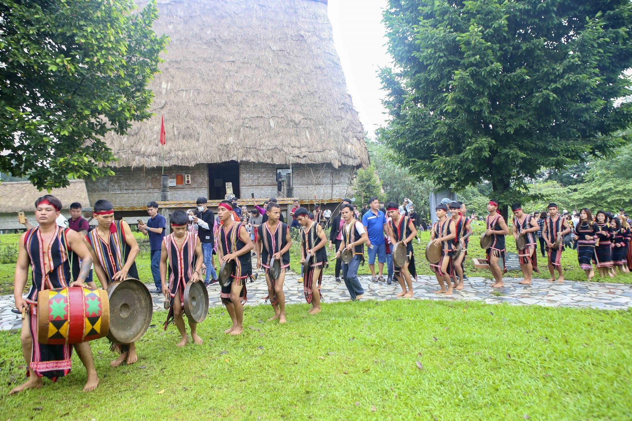 Chủ tịch Hồ Chí Minh và những tư tưởng soi đường về văn hóa - 7 Chủ tịch Hồ Chí Minh và những tư tưởng soi đường về văn hóa - 7