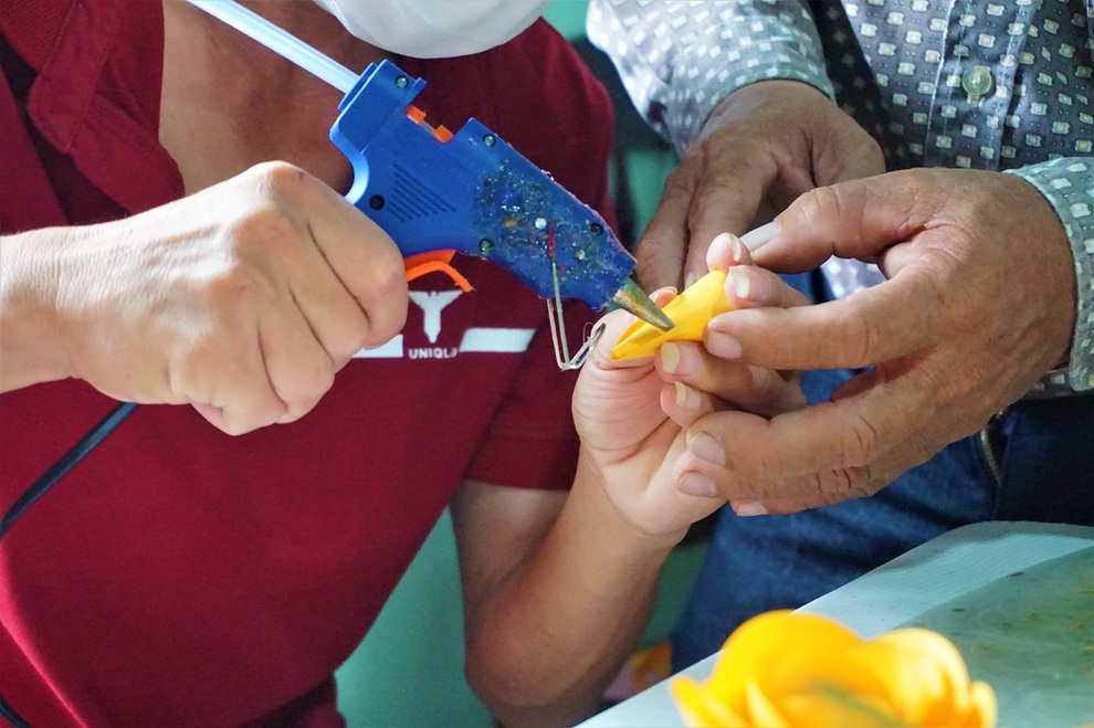 Người thầy tay ngang của những học viên nói chuyện bằng ngón tay - 7 Người thầy tay ngang của những học viên nói chuyện bằng ngón tay - 7