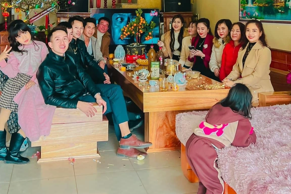 Gia đình ở Thái Nguyên có 7 chàng rể quý, bố vợ nằm viện thay nhau chăm sóc - 1 Gia đình ở Thái Nguyên có 7 chàng rể quý, bố vợ nằm viện thay nhau chăm sóc - 1