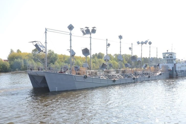 Nga điều thiết bị ngụy trang "lạ", quyết bảo vệ cầu huyết mạch ở Kherson