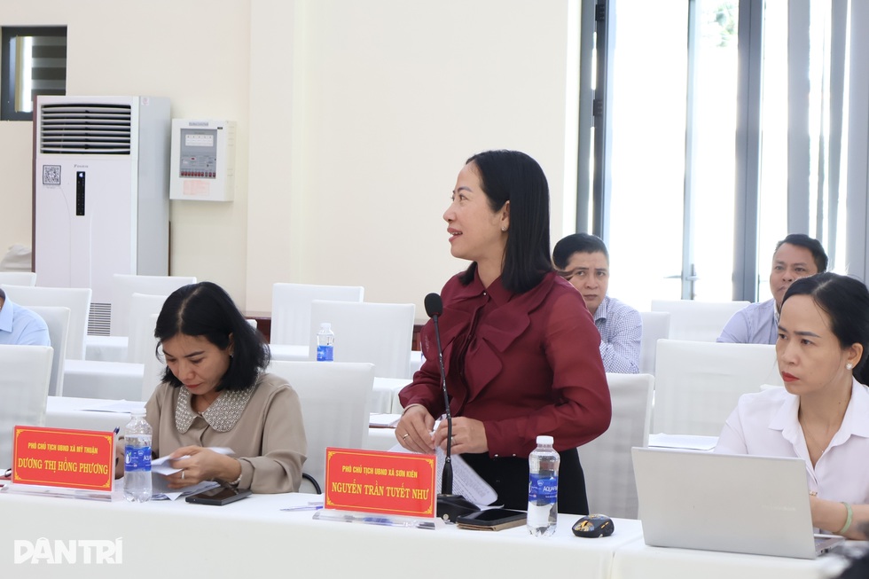 Người Nội vụ đi biên giới, cùng ở, cùng làm hỗ trợ bộ máy chính quyền mới - 3 Người Nội vụ đi biên giới, cùng ở, cùng làm hỗ trợ bộ máy chính quyền mới - 3