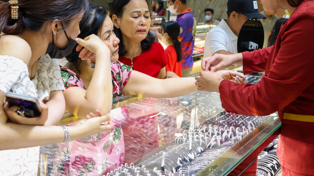 Kim Bảo Trí đạt giải thưởng top 10 thương hiệu kinh doanh vàng, trang sức - 4 Kim Bảo Trí đạt giải thưởng top 10 thương hiệu kinh doanh vàng, trang sức - 4
