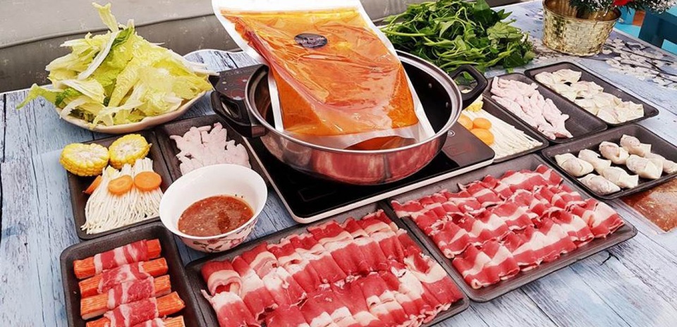 Ăn nồi lẩu, điều đầu bếp 5 sao đến tận nhà phục vụ - 2 Ăn nồi lẩu, điều đầu bếp 5 sao đến tận nhà phục vụ - 2