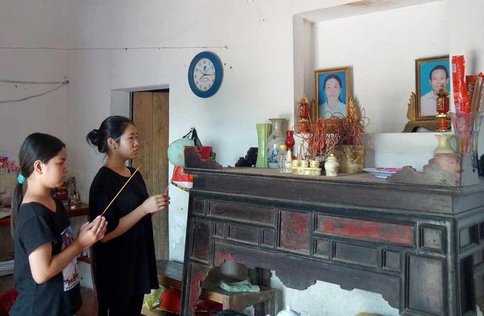 Những giọt nước mắt mặn chát của cô gái mồ côi trước ngưỡng cửa đại học - 2 Những giọt nước mắt mặn chát của cô gái mồ côi trước ngưỡng cửa đại học - 2