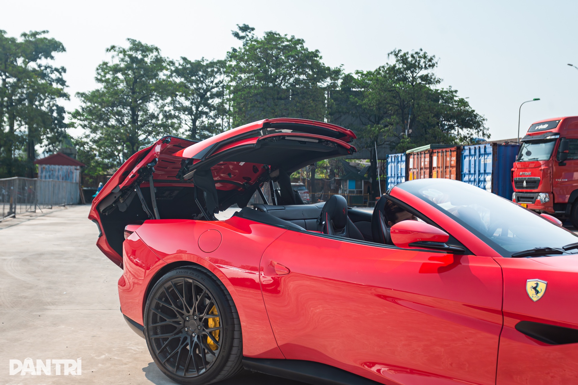 Khám phá Ferrari Portofino M: Xe mui trần giá 10 tỷ có 2 chiếc tại Việt Nam - 9 Khám phá Ferrari Portofino M: Xe mui trần giá 10 tỷ có 2 chiếc tại Việt Nam - 9