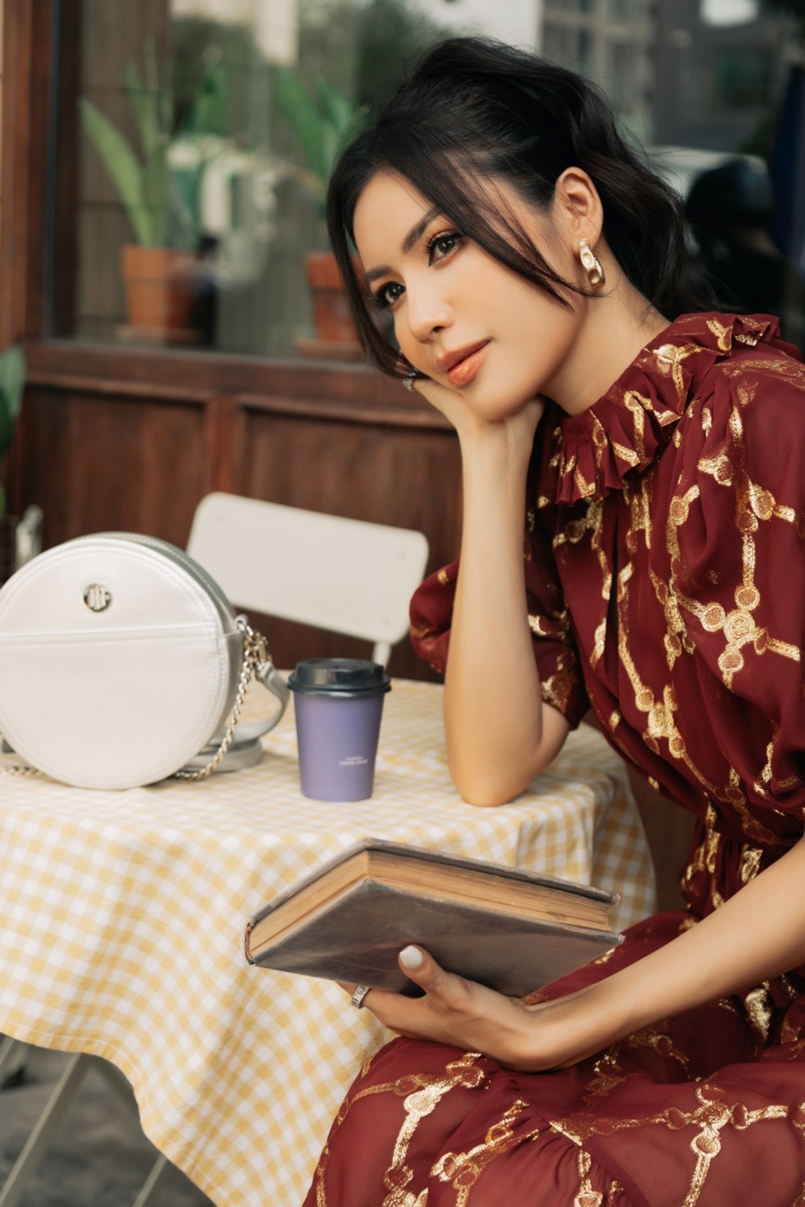 Minh Tú: Tôi học gói bánh chưng để sau này còn dạy con lai - 2 Minh Tú: Tôi học gói bánh chưng để sau này còn dạy con lai - 2