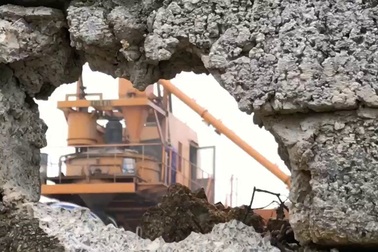 Chưa phép, trạm trộn bê tông tươi hoạt động.