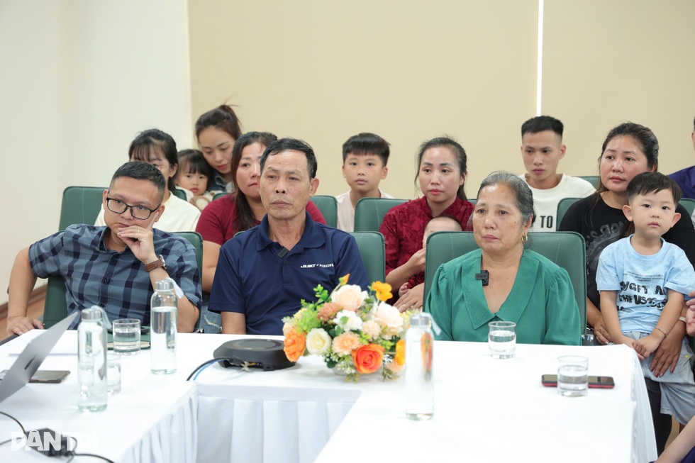 Cho con sang Pháp làm con nuôi, bố mẹ Việt vỡ oà ngày gặp lại sau 28 năm - 7 Cho con sang Pháp làm con nuôi, bố mẹ Việt vỡ oà ngày gặp lại sau 28 năm - 7