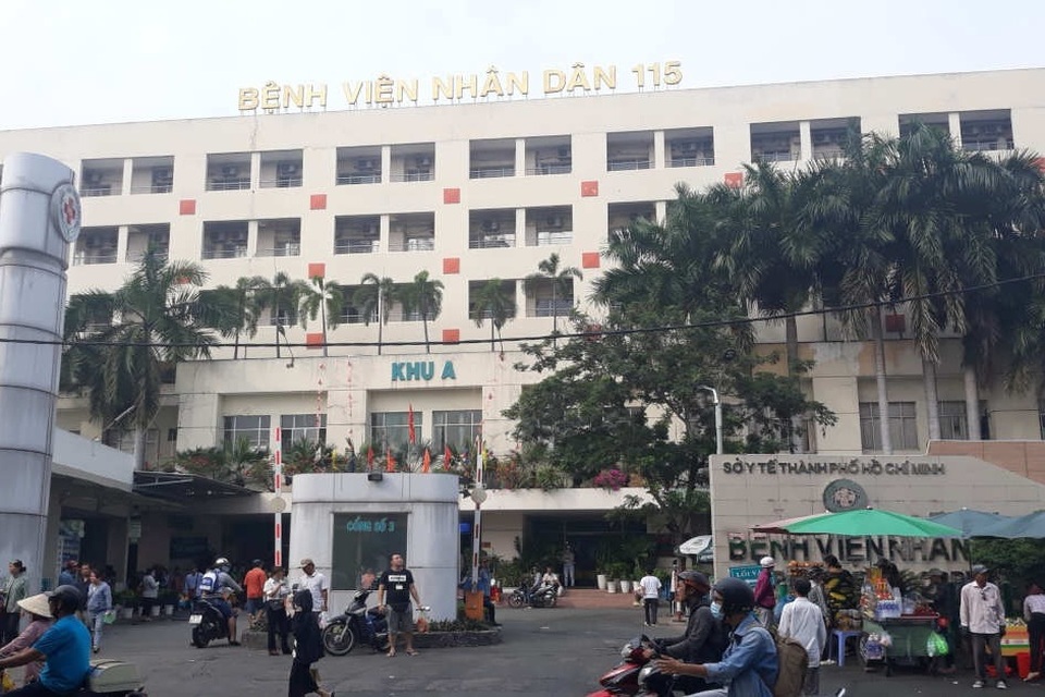 Nghỉ chăm con ốm, nữ dược sĩ mất việc - 1 Nghỉ chăm con ốm, nữ dược sĩ mất việc - 1