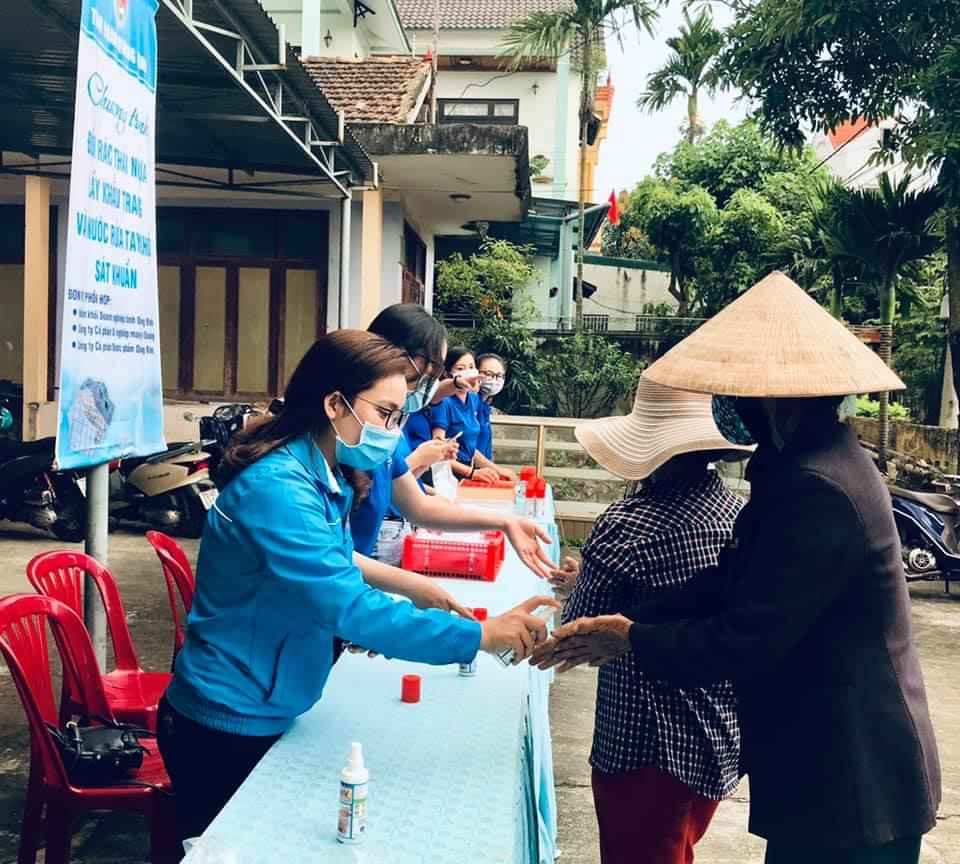Điều chế nước rửa tay khô để phát miễn phí phòng chống dịch Covid - 19 - 5 Điều chế nước rửa tay khô để phát miễn phí phòng chống dịch Covid - 19 - 5
